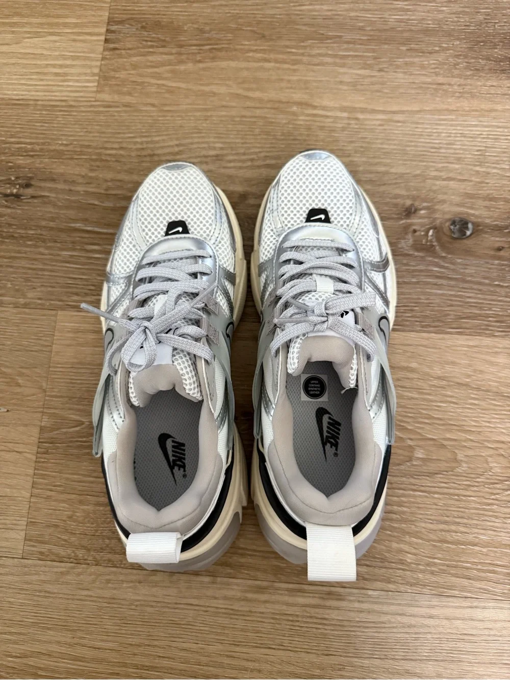 Like New - NIKE Women's V2K Running Sneakers SIZE 7